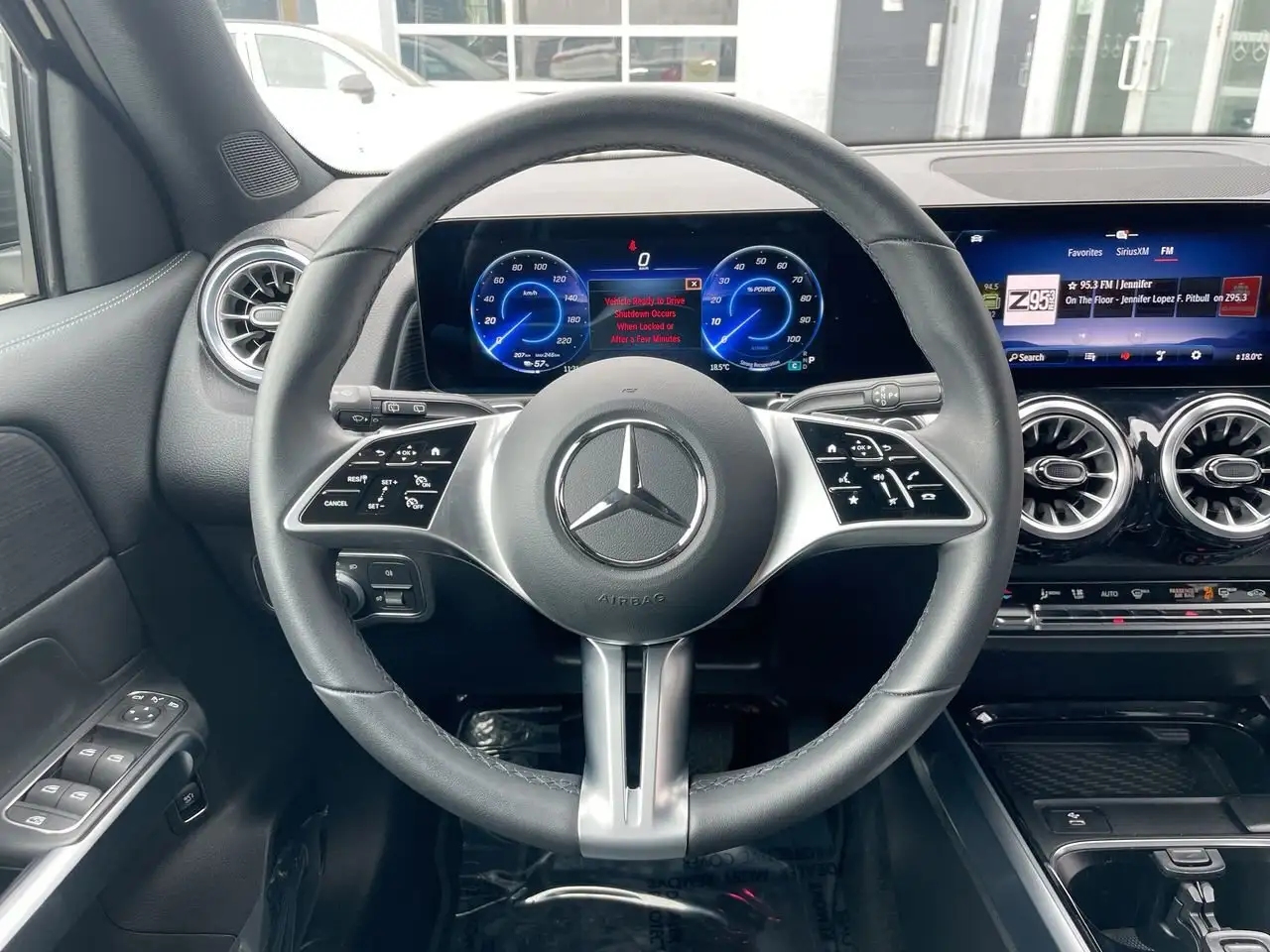 Mercedes-Benz EQB photo Mercedes-Benz EQB