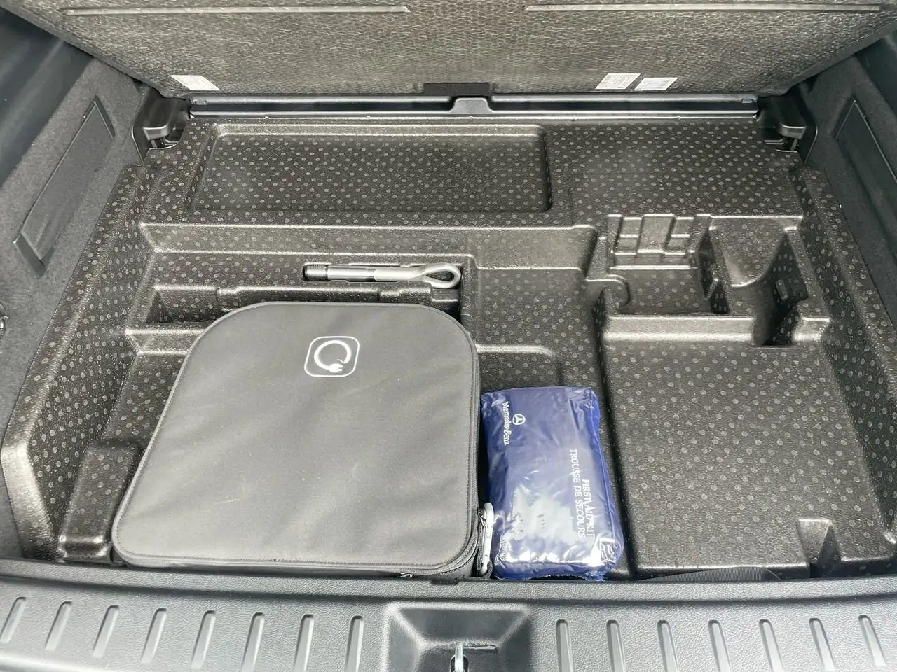 Mercedes-Benz EQB photo Mercedes-Benz EQB
