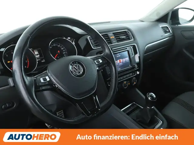 Volkswagen Jetta view 11