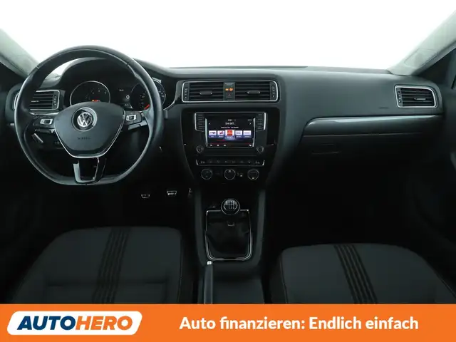 Volkswagen Jetta view 12