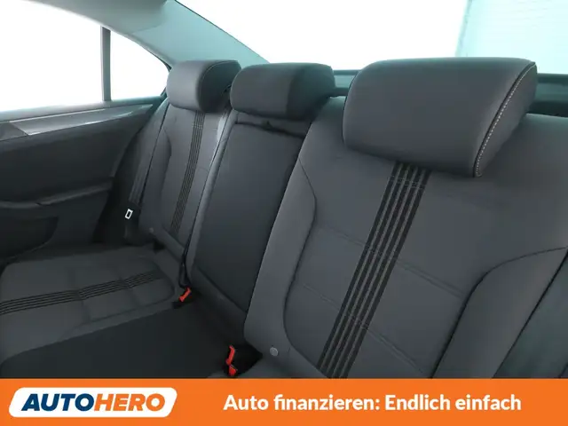Volkswagen Jetta view 14