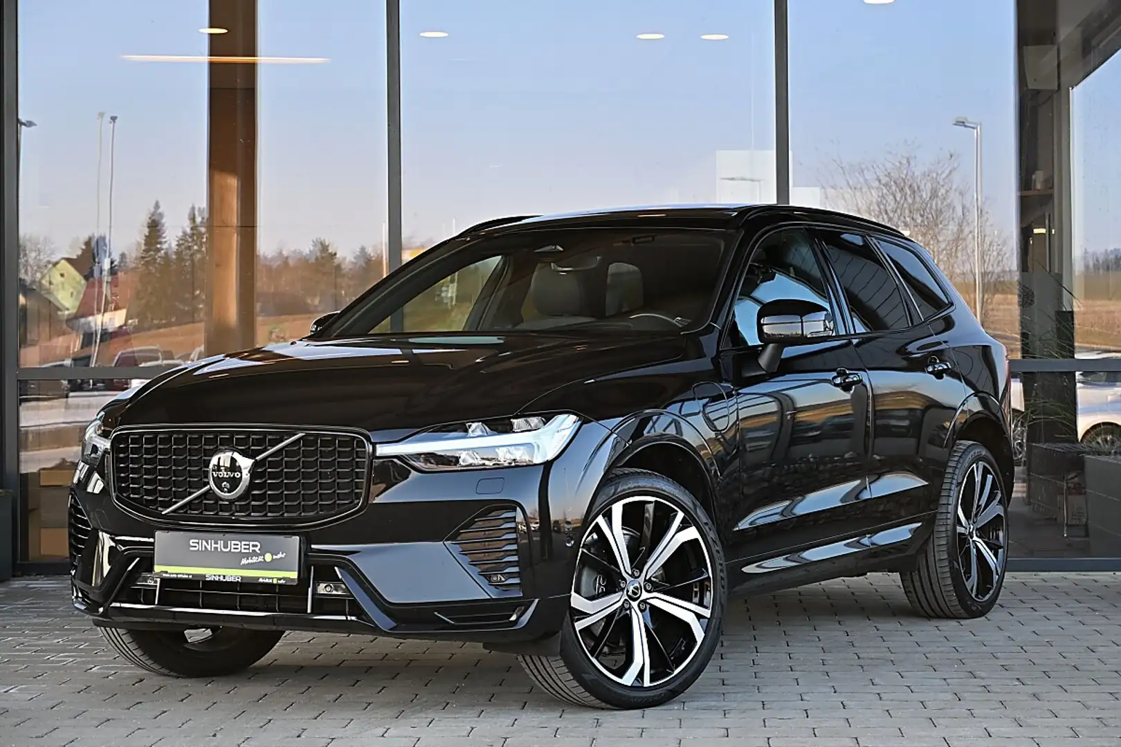 Volvo XC60 T8 AWD Recharge PHEV Ultimate Dark Geartronic A... Schwarz - 1