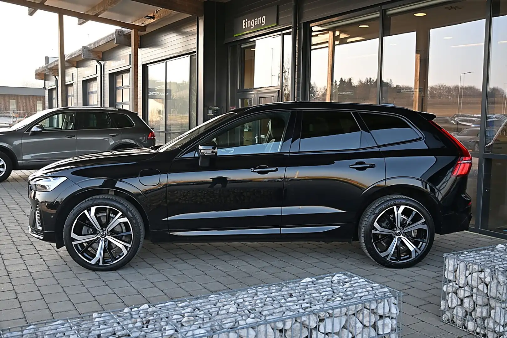 Volvo XC60 T8 AWD Recharge PHEV Ultimate Dark Geartronic A... Schwarz - 2