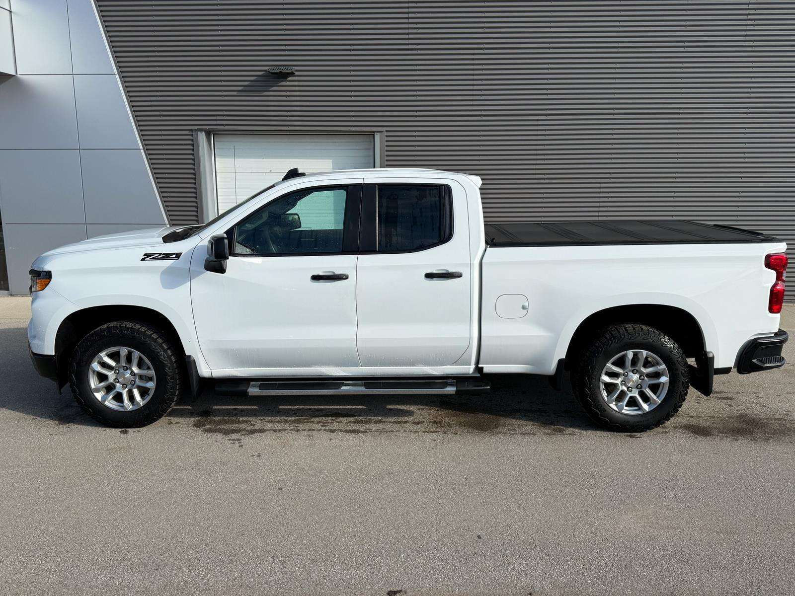 2025 Chevrolet Silverado 1500 Work Truck ONE OWNER, ACCIDENT FREE, APPLE CARPLAY — снимка 1