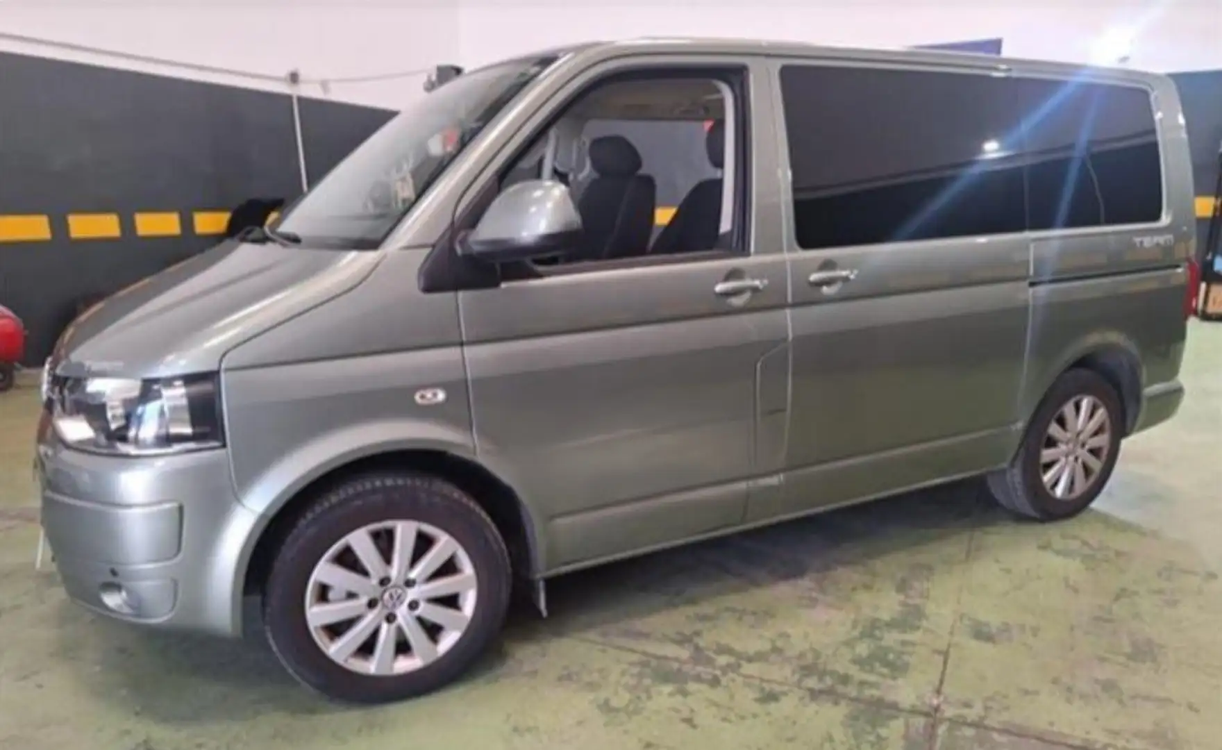 Volkswagen T5 Multivan Multivan 2.0Bi-TDI Highline 180 Highline Gris - 1