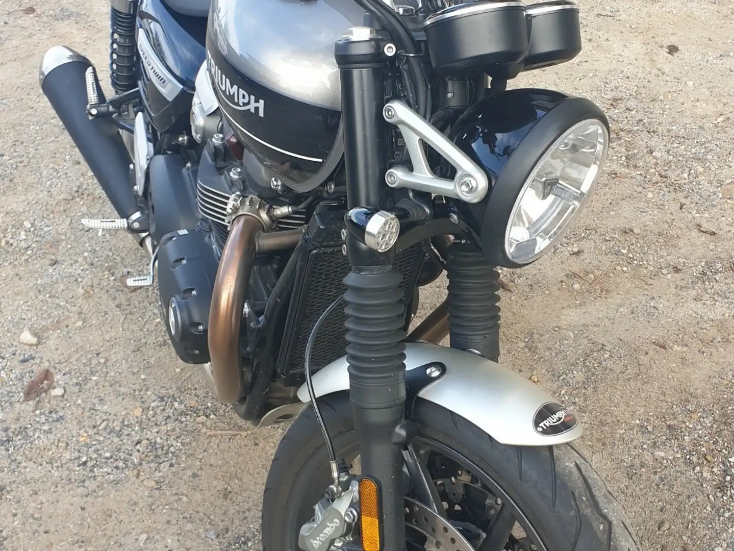 Triumph Street Twin Gri - 2