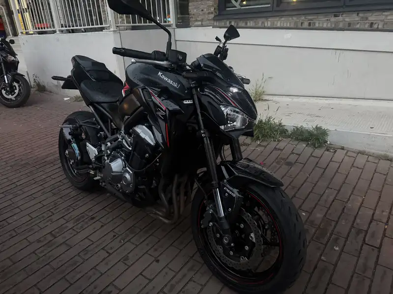 Kawasaki Z900 - foto 2