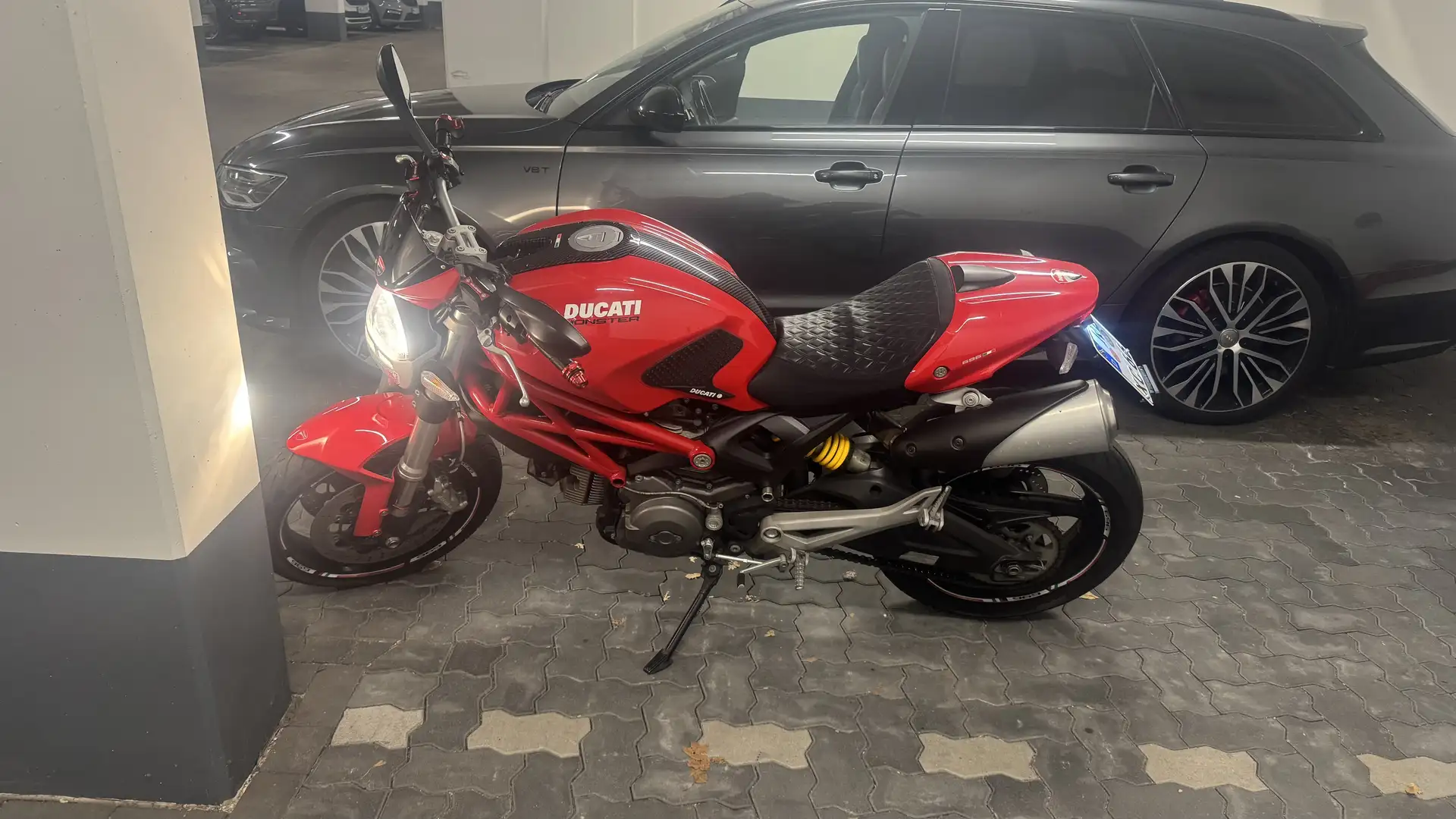 Ducati Monster 696 - 2