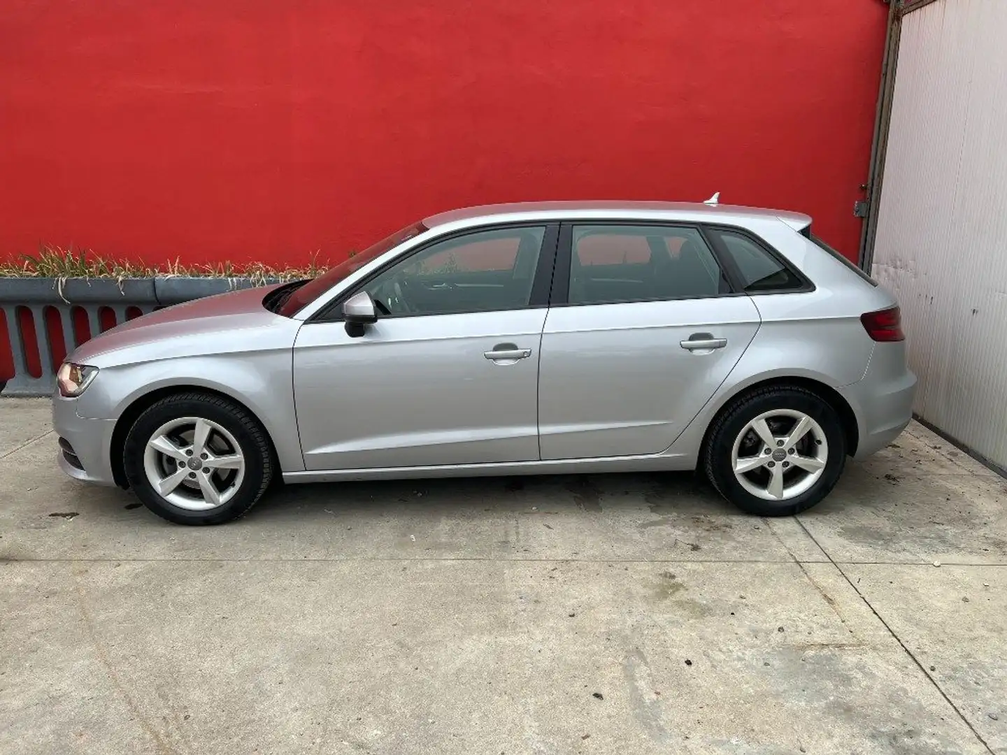 Audi A3 SPB 1.6 TDI clean diesel S tronic Ambiente Argent - 2
