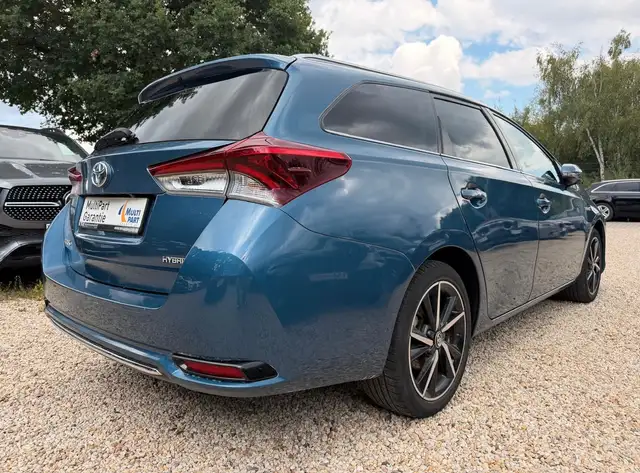 Toyota Auris view 4