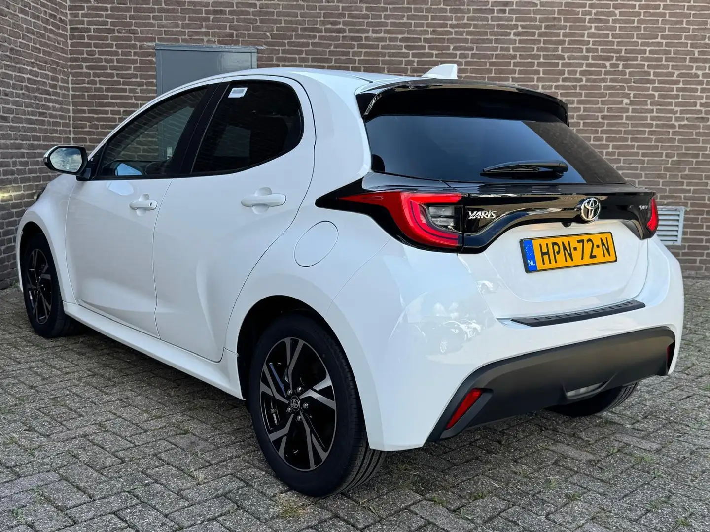 Toyota Yaris 1.5 Hybrid 115 Team Player Appconnect Camera Adap- Wit - 2