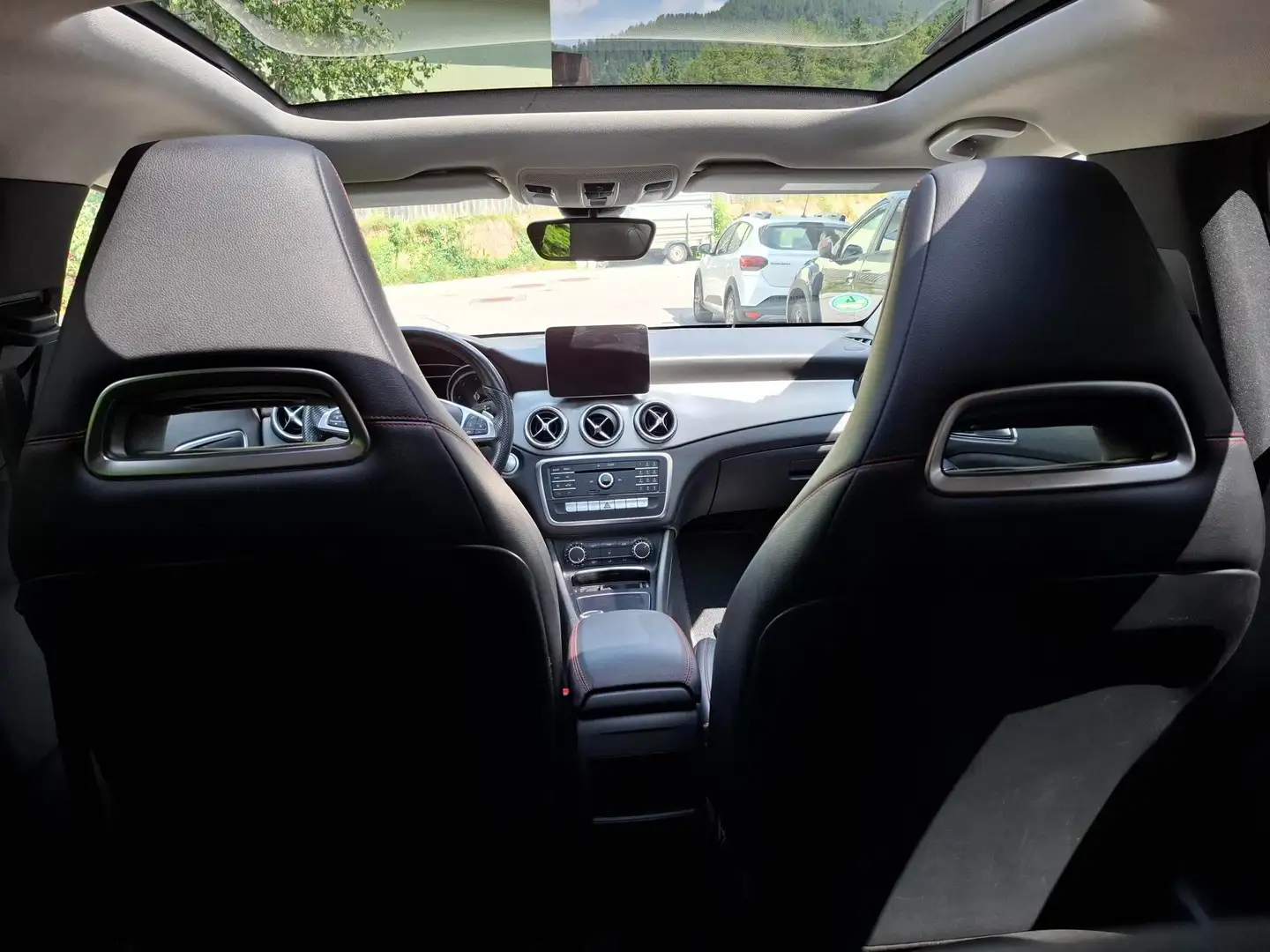 Mercedes-Benz CLA 200 CLA 200 d Shooting Brake Aut. Weiß - 2