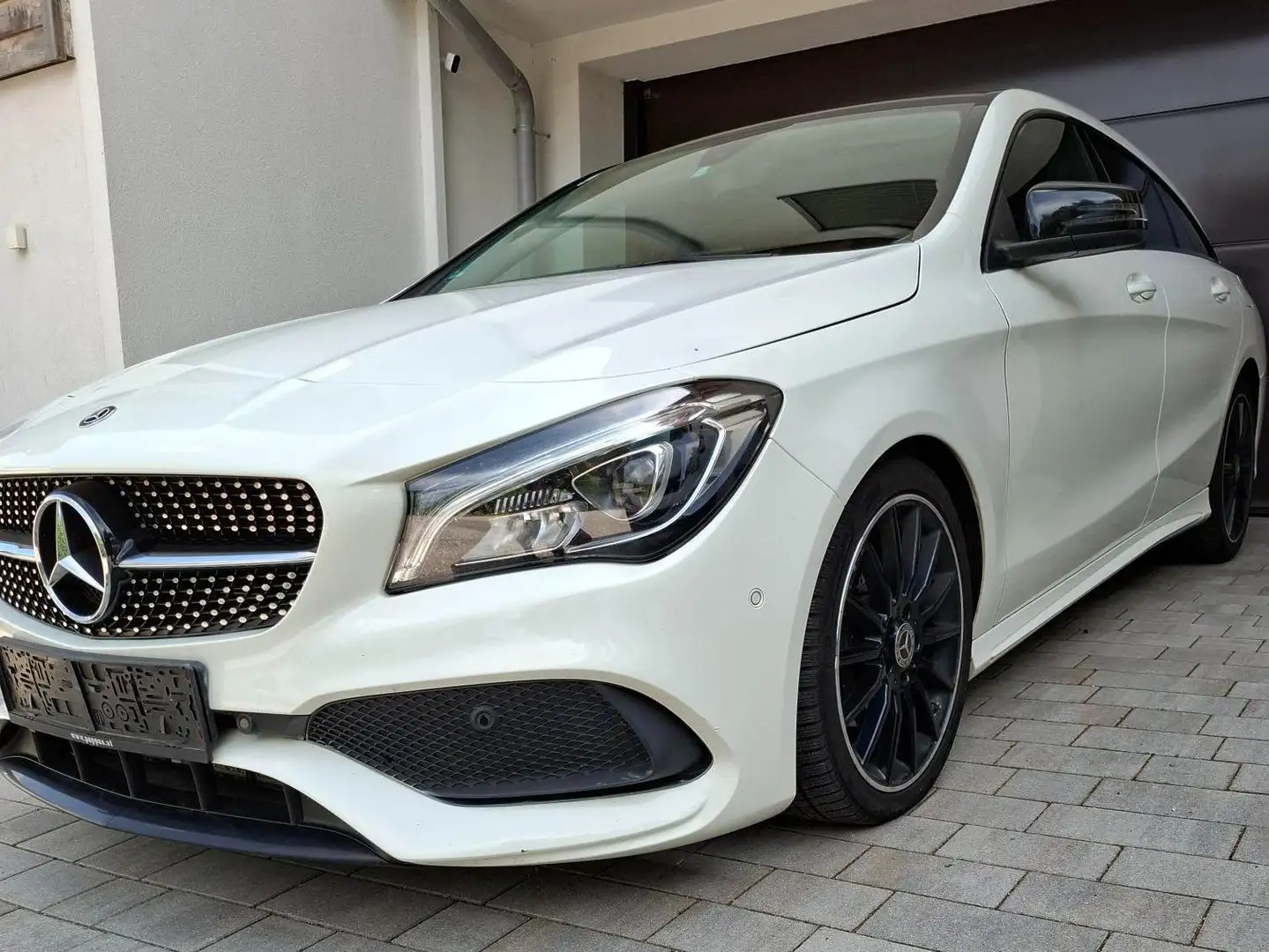 Mercedes-Benz CLA 200 CLA 200 d Shooting Brake Aut. Weiß - 1