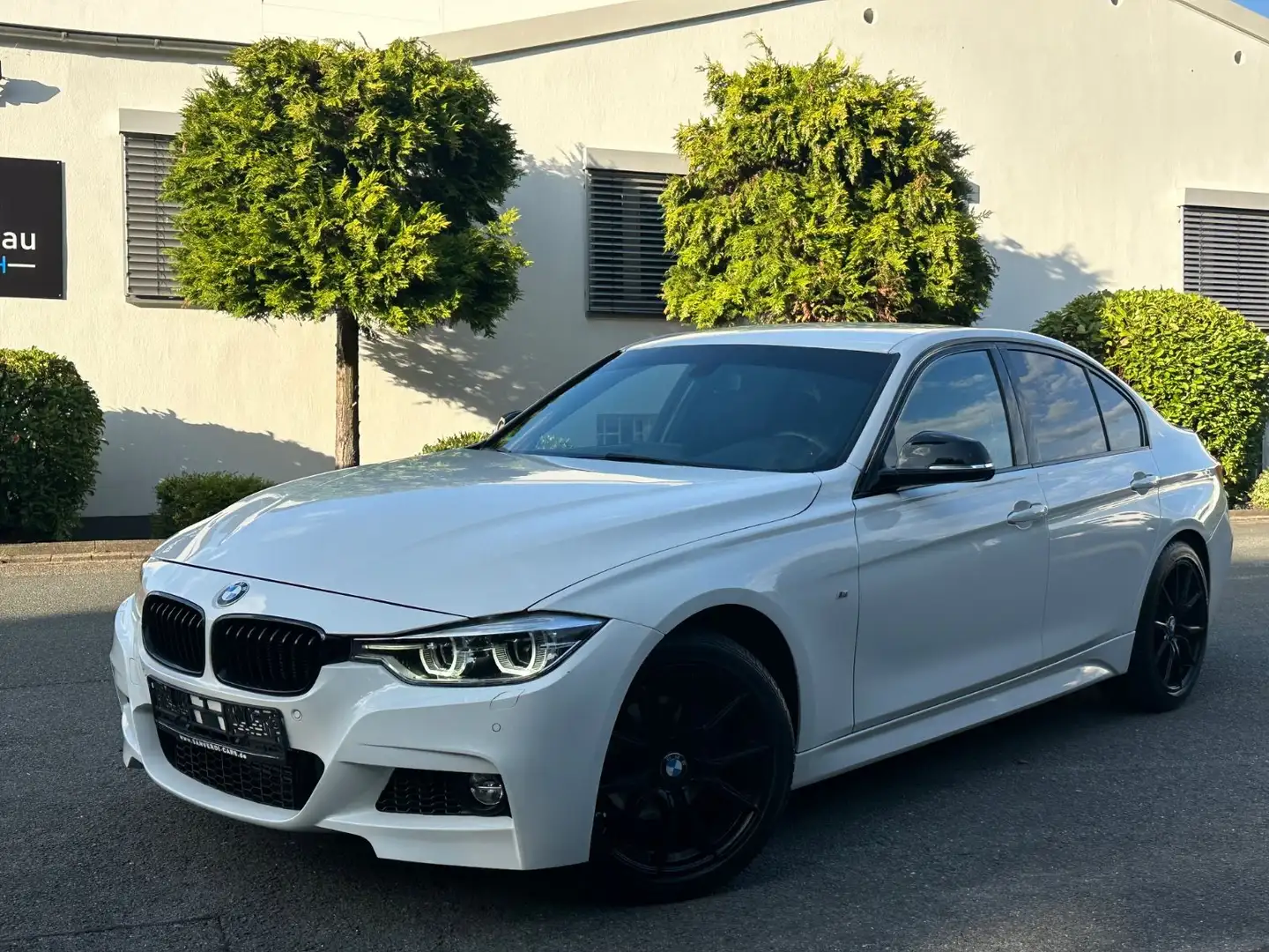 BMW 318 i Lim*M-SPORTPAKET*DIGITAL*NAVI* Blanc - 1