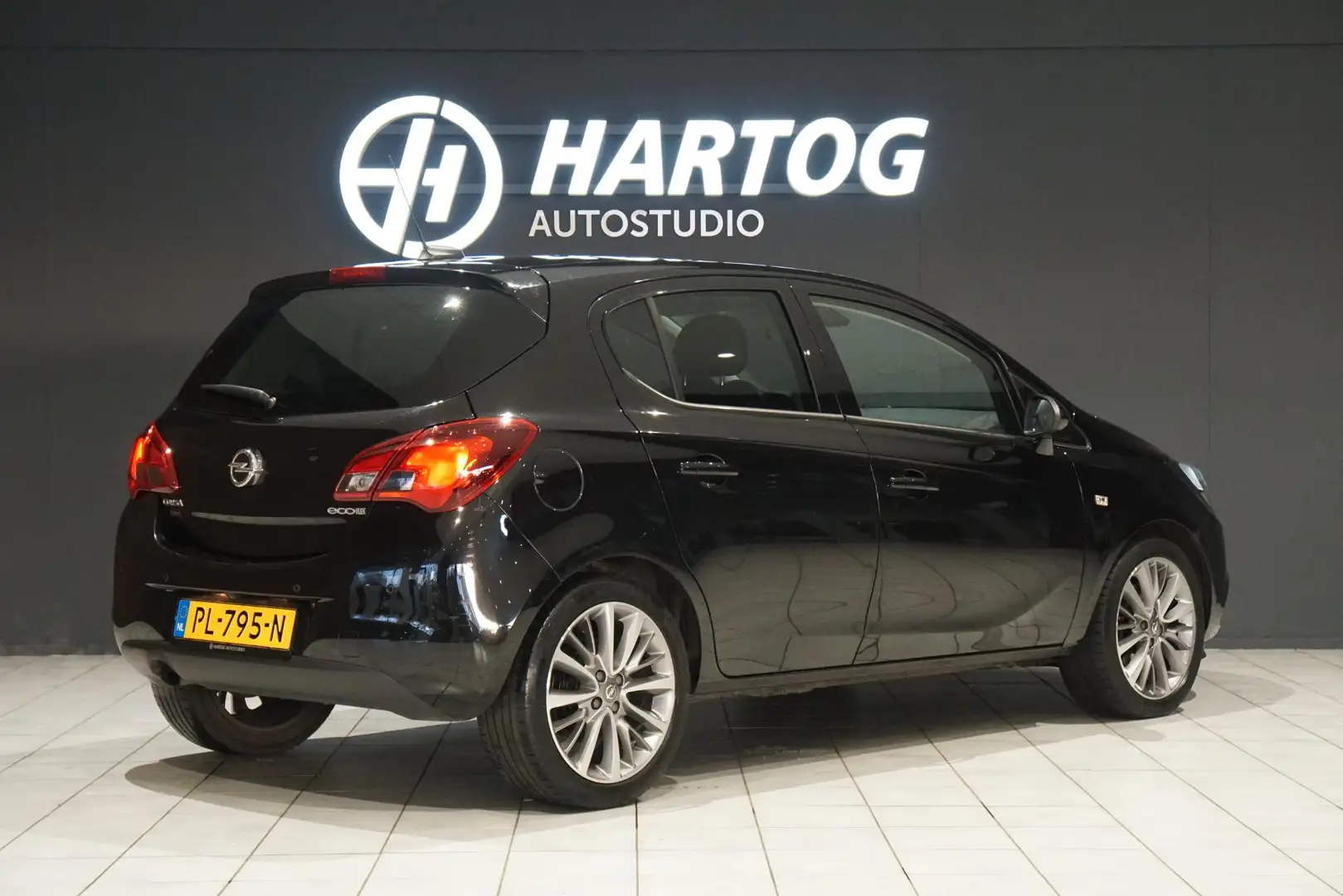 Opel Corsa 1.0 Turbo Innovation + CAMERA / APPLE CARPLAY / ST Zwart - 2