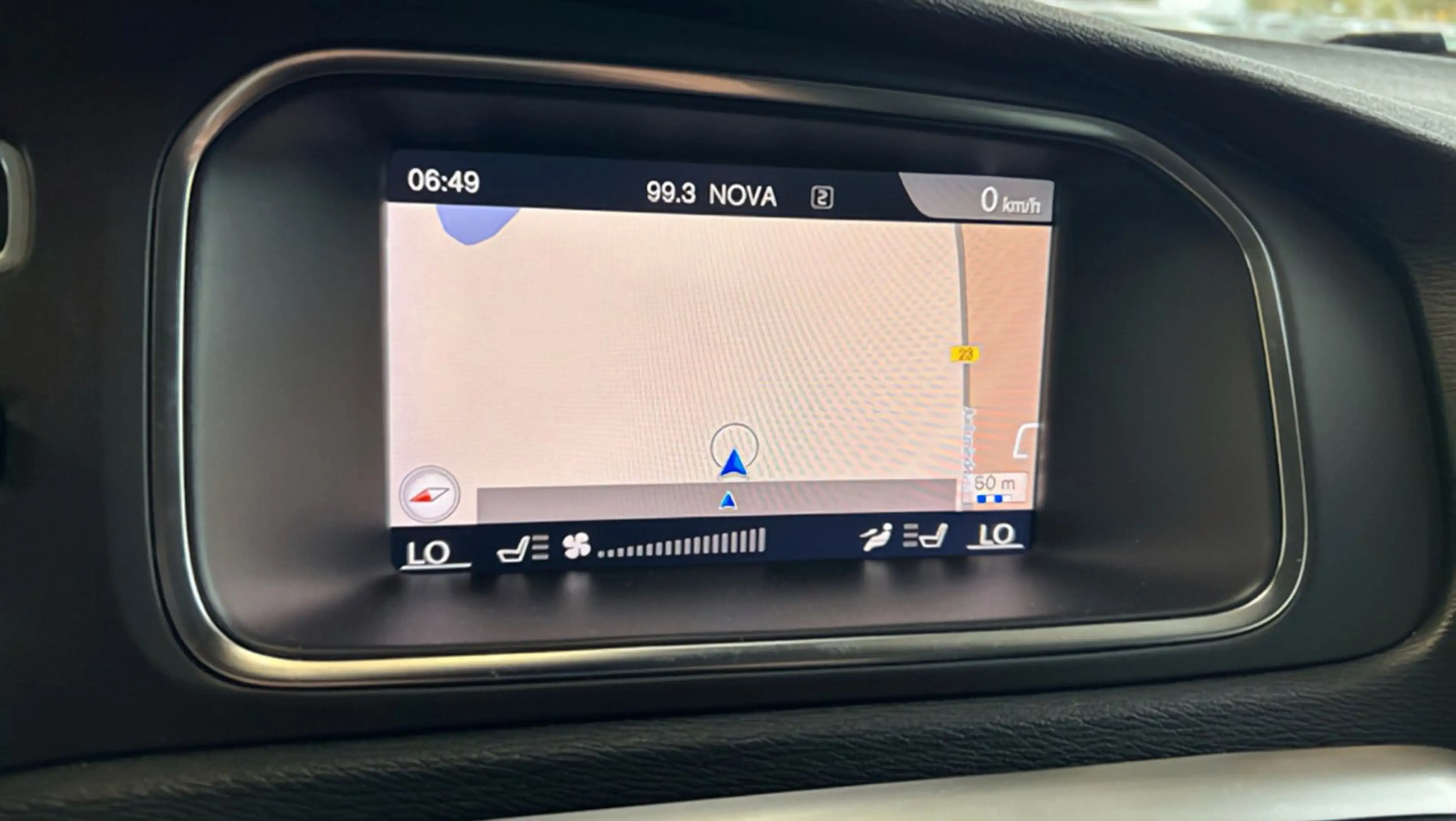 Volvo V40 Cross Country Leder Navi Panorama RFK SHZ — photo 8