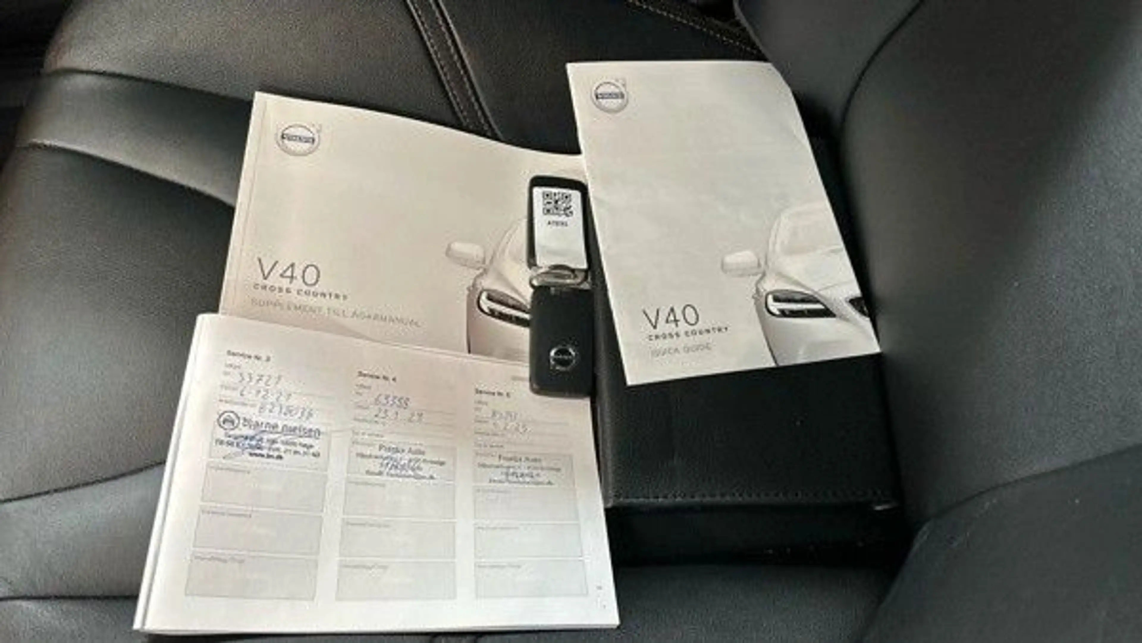 Volvo V40 Cross Country Leder Navi Panorama RFK SHZ — photo 14