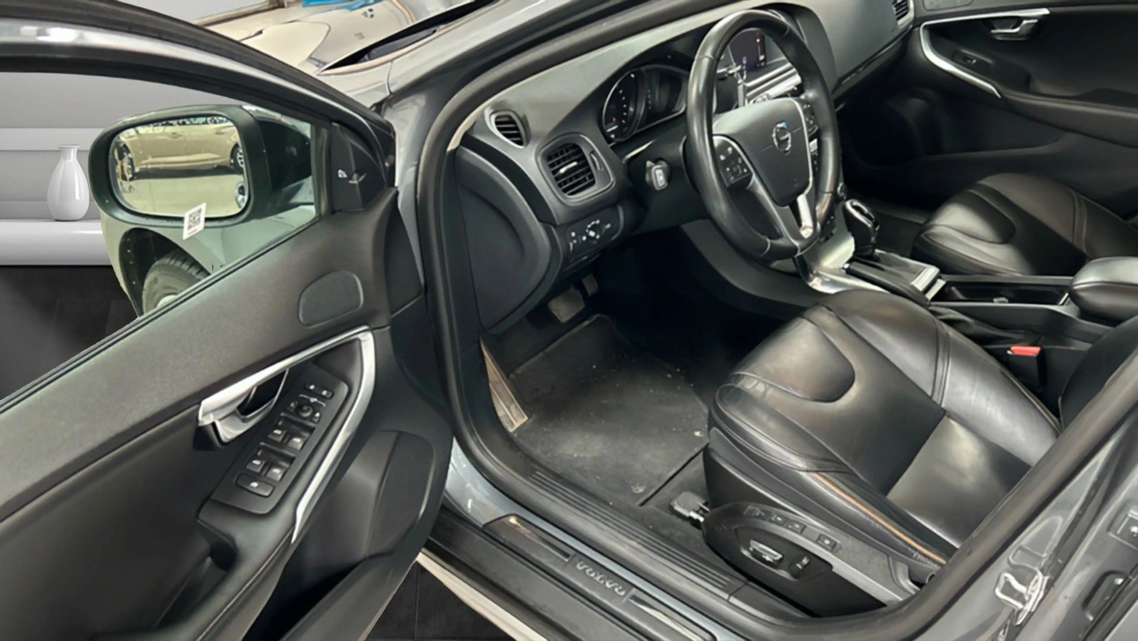 Volvo V40 Cross Country Leder Navi Panorama RFK SHZ — photo 6