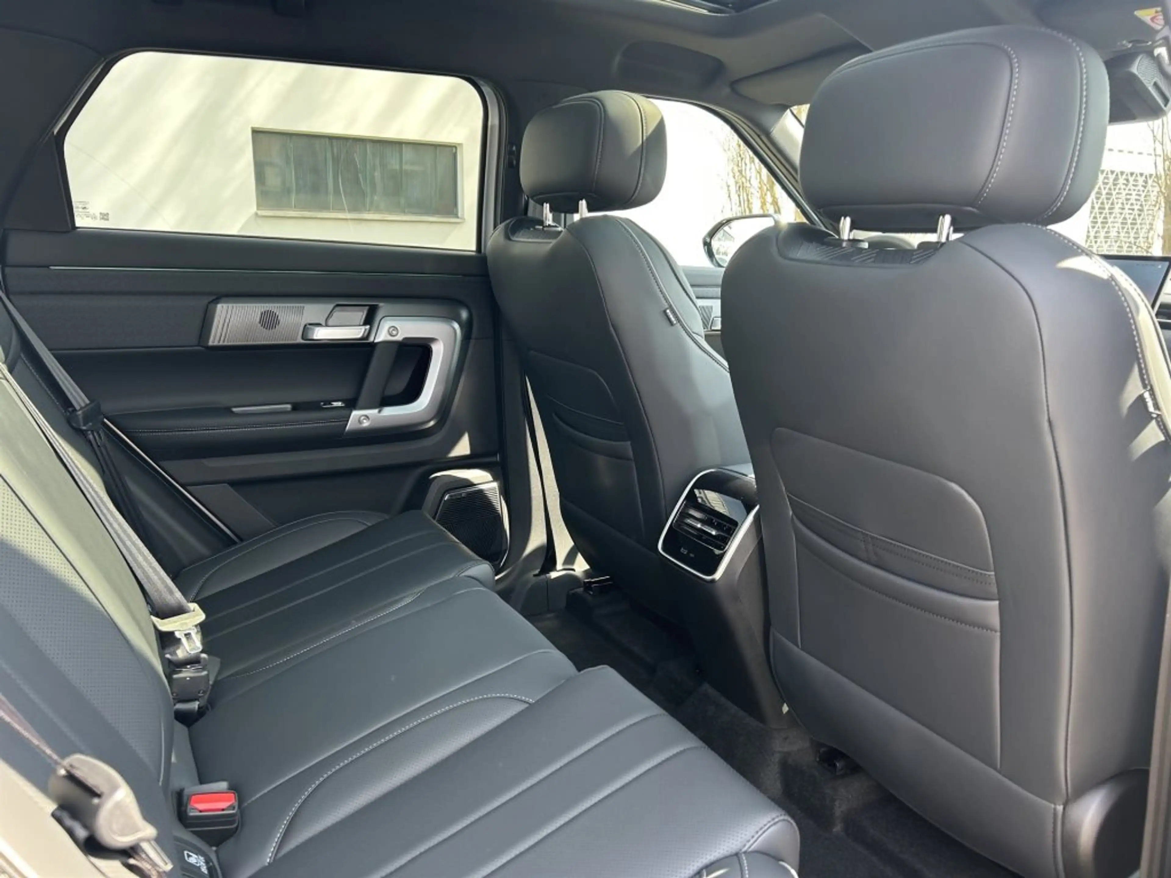 Jaecoo J7 7 PHEV Premium Moonlight Silber Metallic — photo 9