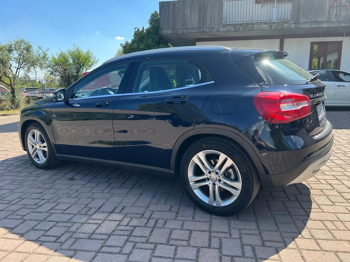 Mercedes-Benz GLA 200 Premium Albastru - 2