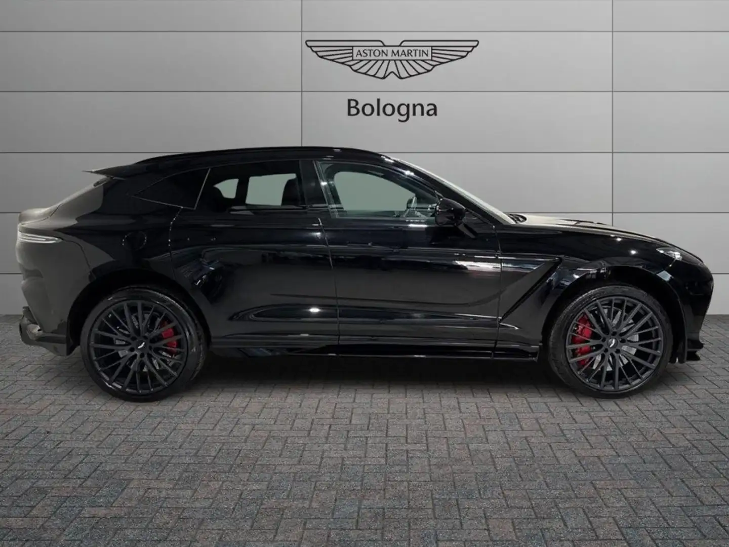 Aston Martin DBX 707 4.0 Auto Чорний - 2