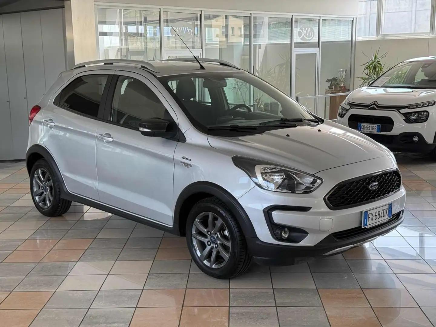 Ford Ka/Ka+ 1.2 85 CV Start&Stop Active Stříbrná - 2