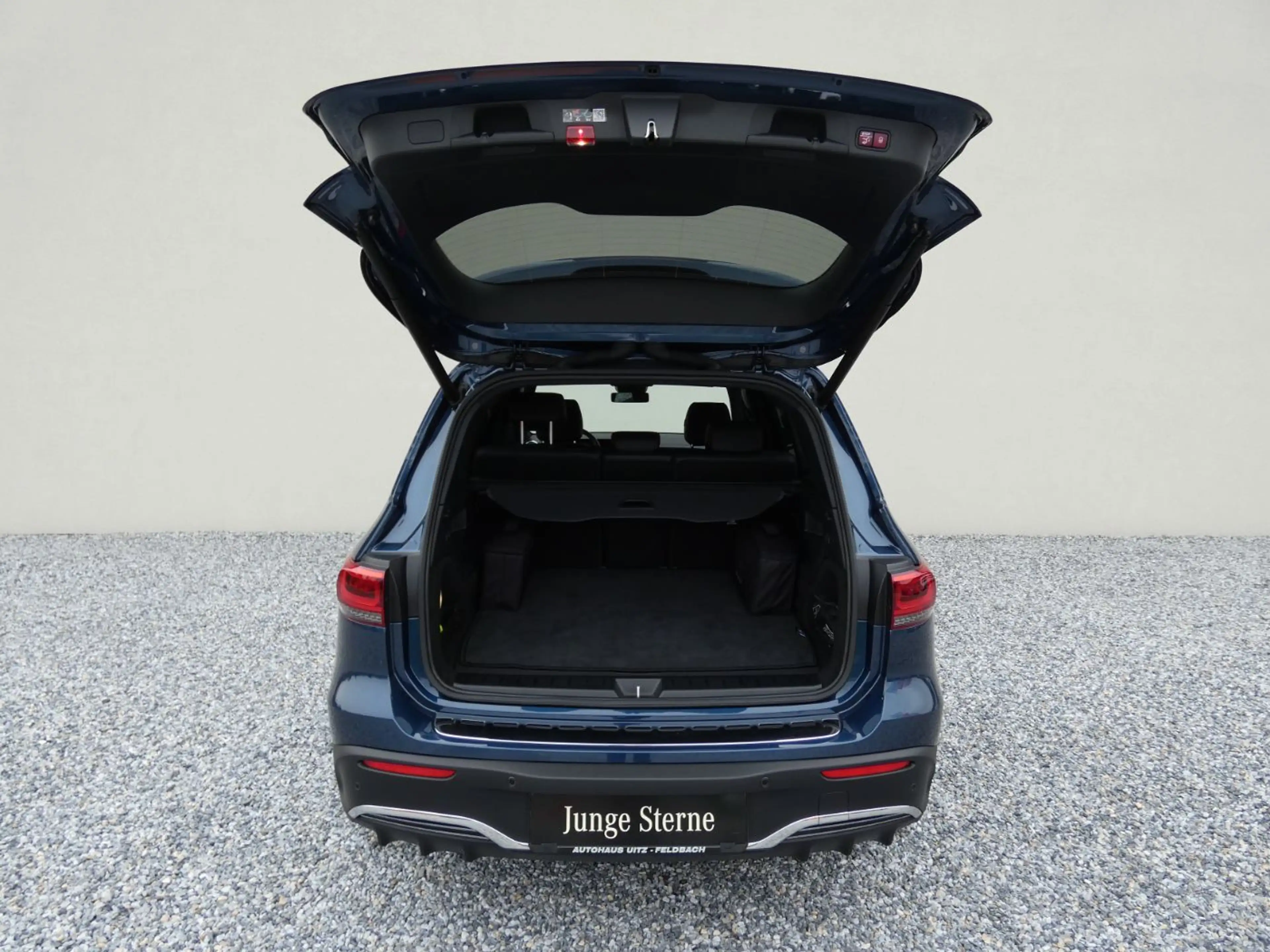 Mercedes-Benz EQB 350 4M AMG Premium +KeyGo+Ambiente+SHZ — photo 11