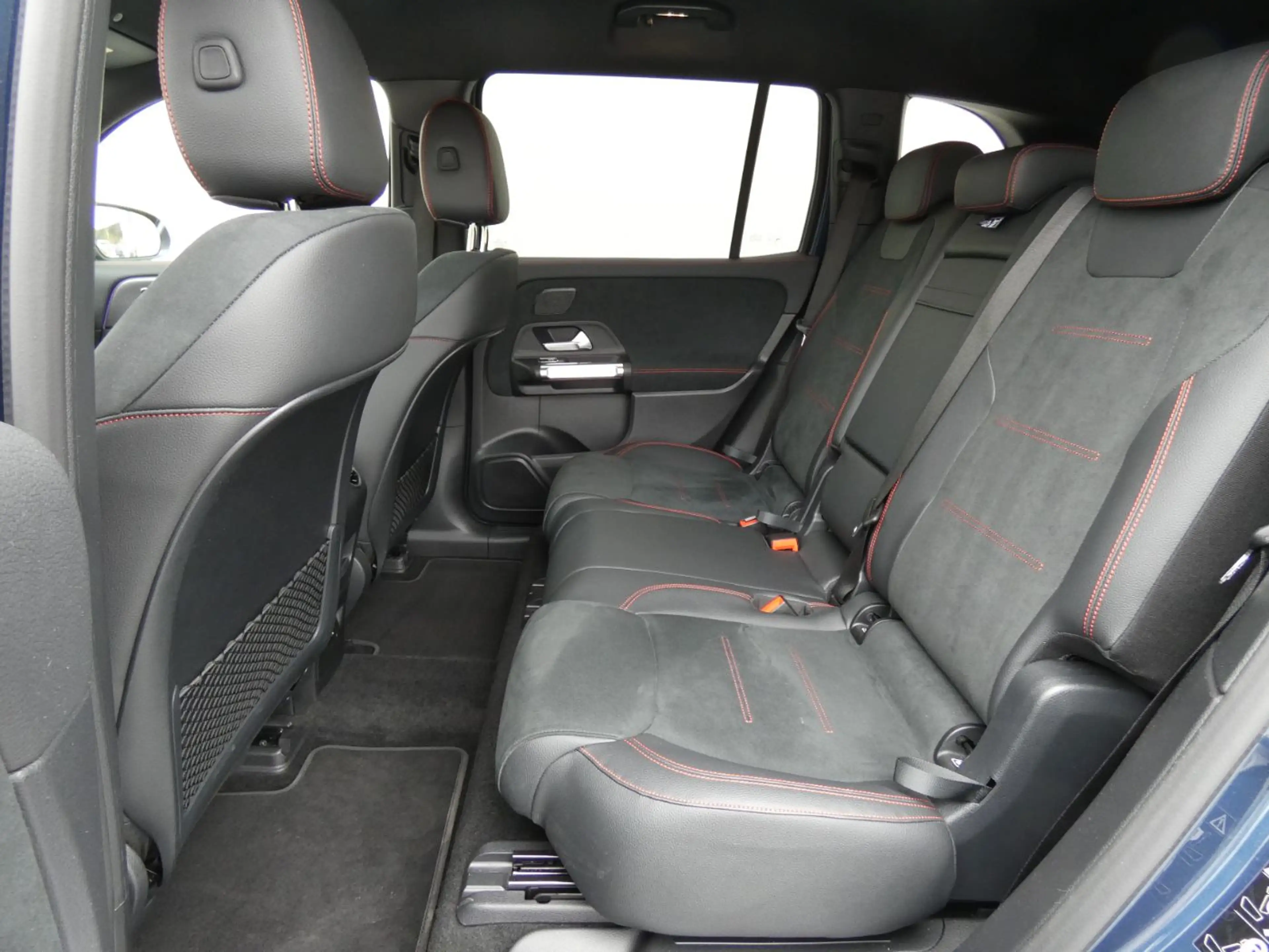 Mercedes-Benz EQB 350 4M AMG Premium +KeyGo+Ambiente+SHZ — photo 14