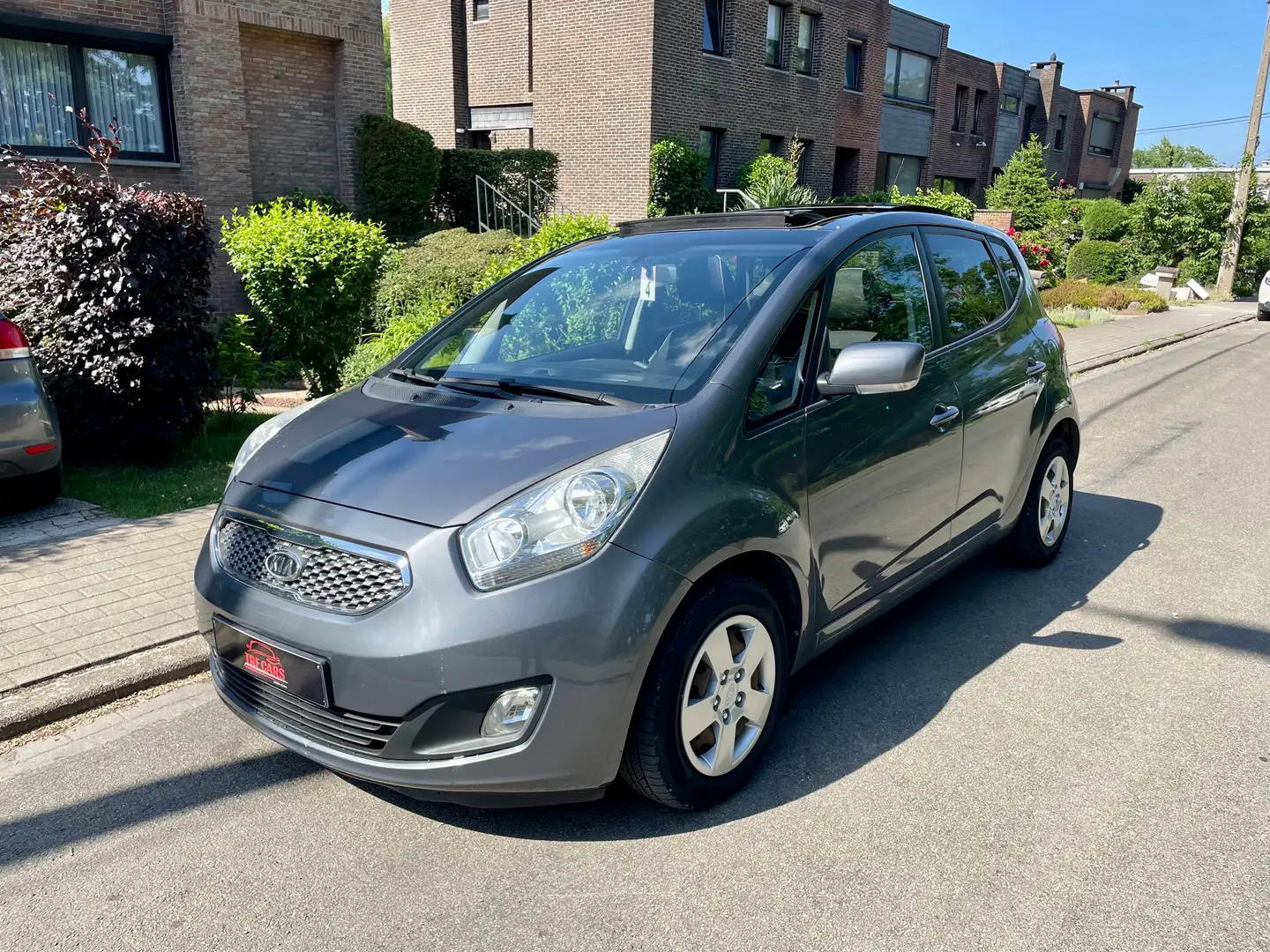 Kia Venga 1.4 CRDi Hedgren ISG EcoDynamics Gris - 1