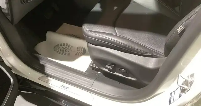 Jeep Compass view 13