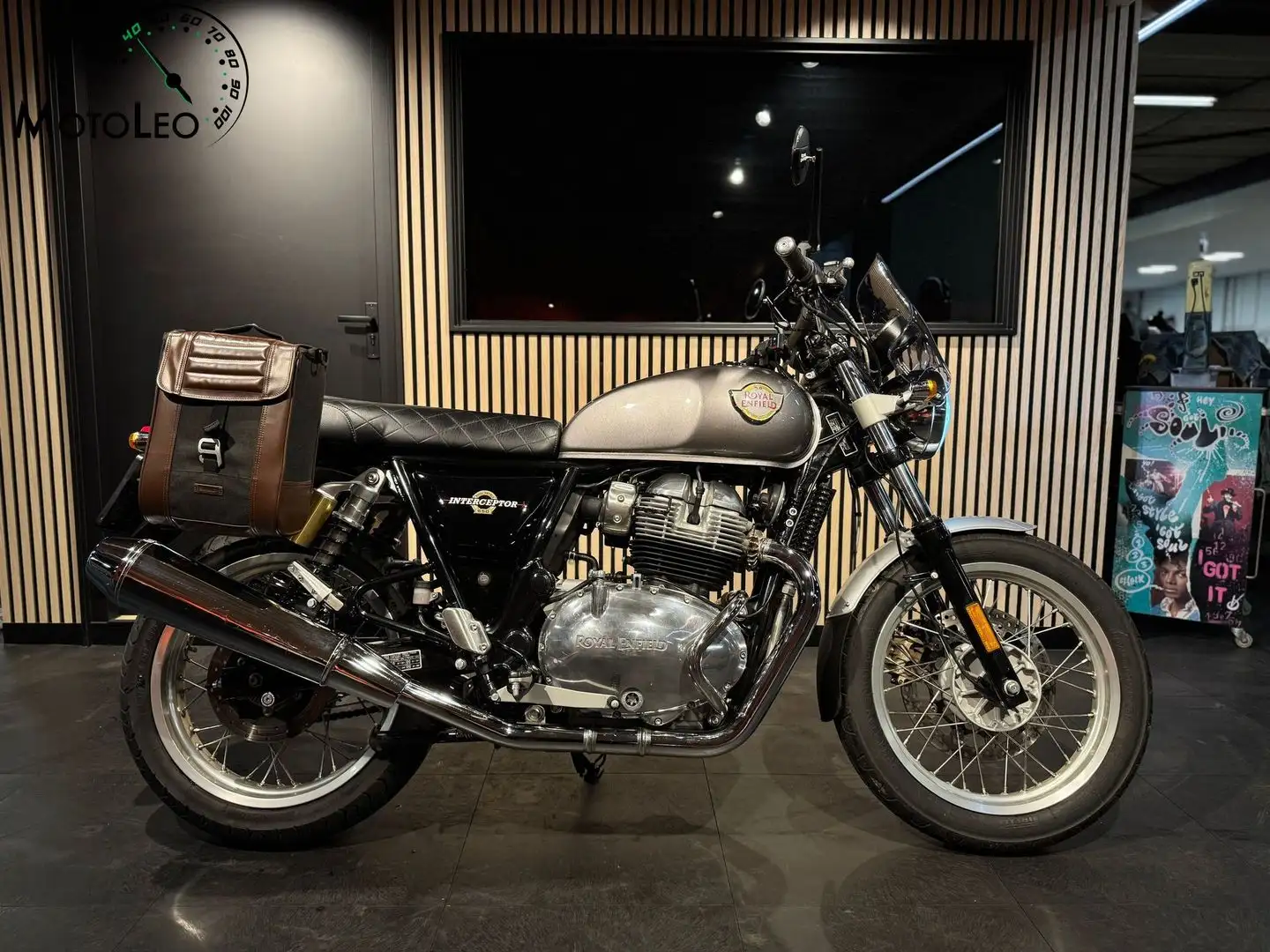 Royal Enfield Interceptor 650 Gris - 1