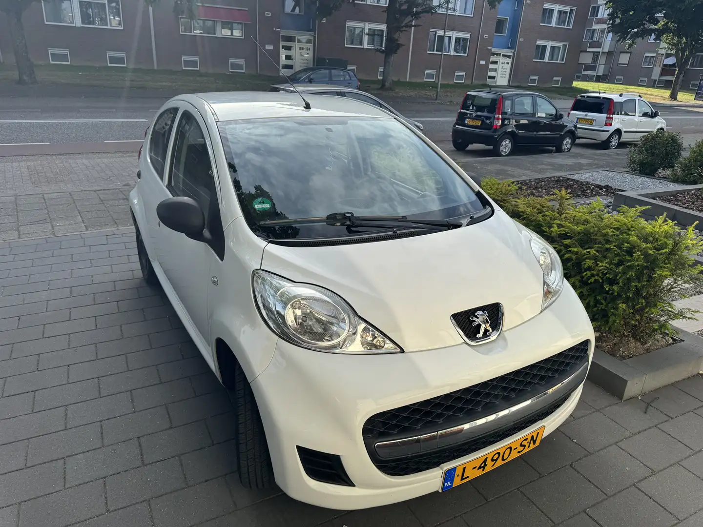 Peugeot 107 1.0-12V Accent White - 1