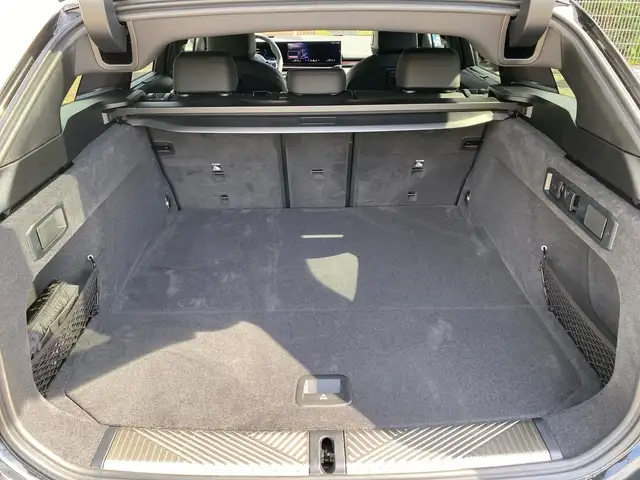 BMW 5 Series view 12