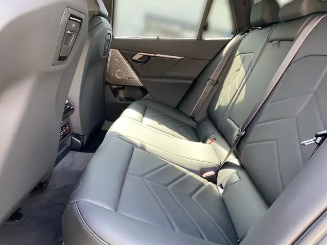 BMW 5 Series view 11