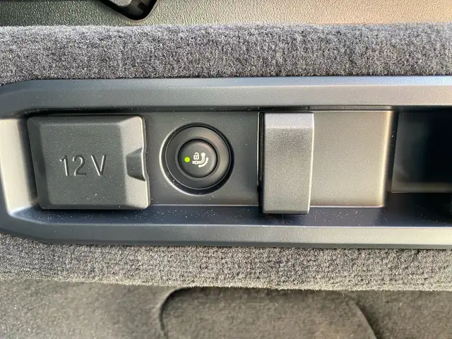 BMW 5 Series view 13