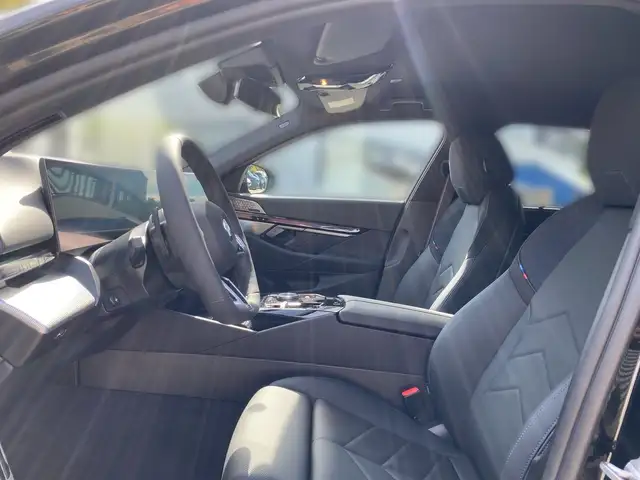 BMW 5 Series view 7