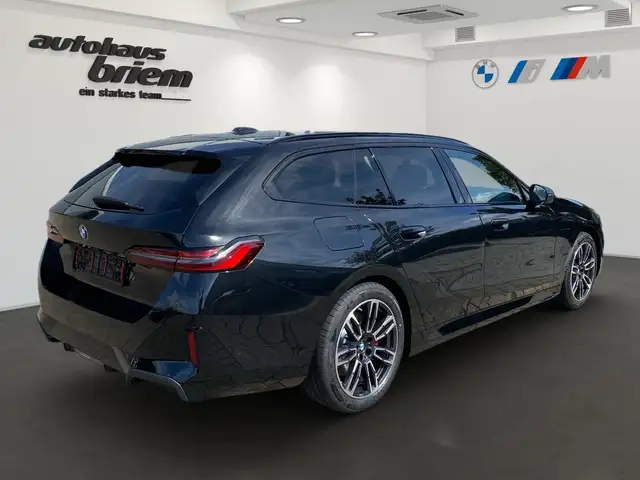 BMW 5 Series view 3