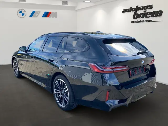 BMW 5 Series view 4