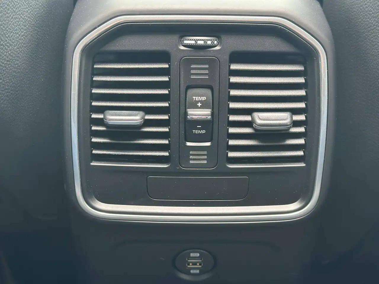 Porsche Macan снимка Porsche Macan