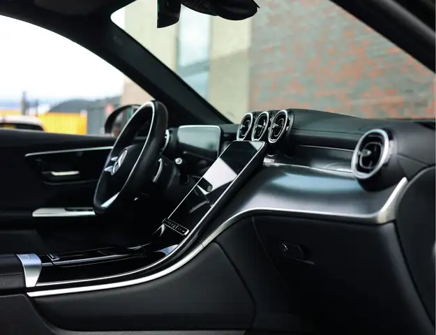 Mercedes-Benz GLC view 23
