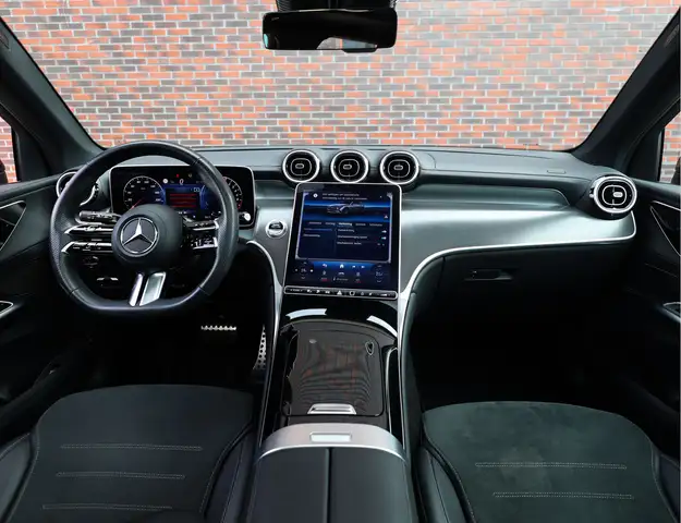 Mercedes-Benz GLC view 3
