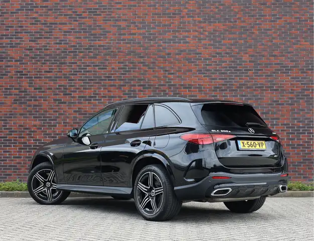Mercedes-Benz GLC view 2