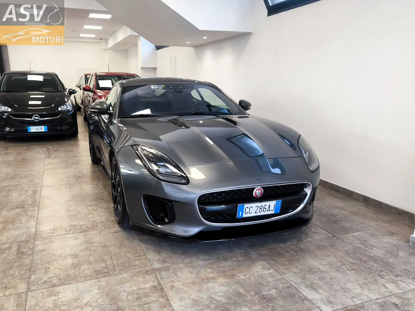 Jaguar F-Type F-Type Coupe 2.0 i4 R-Dynamic rwd 300cv auto my19 Grigio - 1