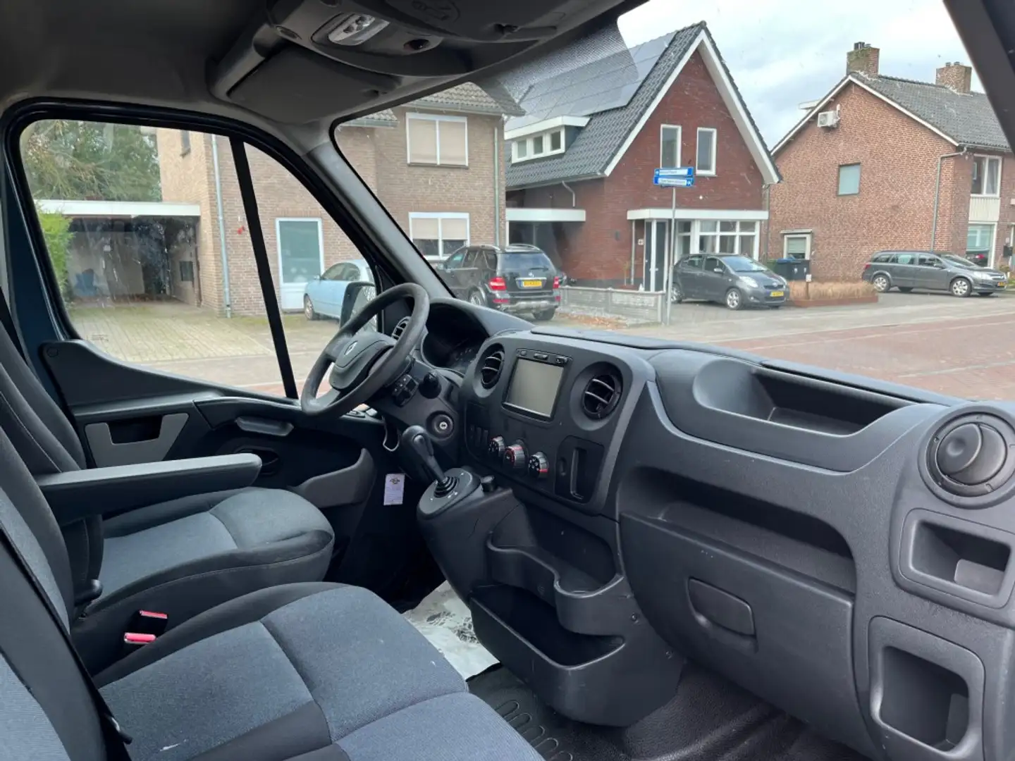 Renault Master T35 2.3 DCI L3H3 AUTOMAAT 3-PERSOONS / NAVI / CAME Grijs - 2