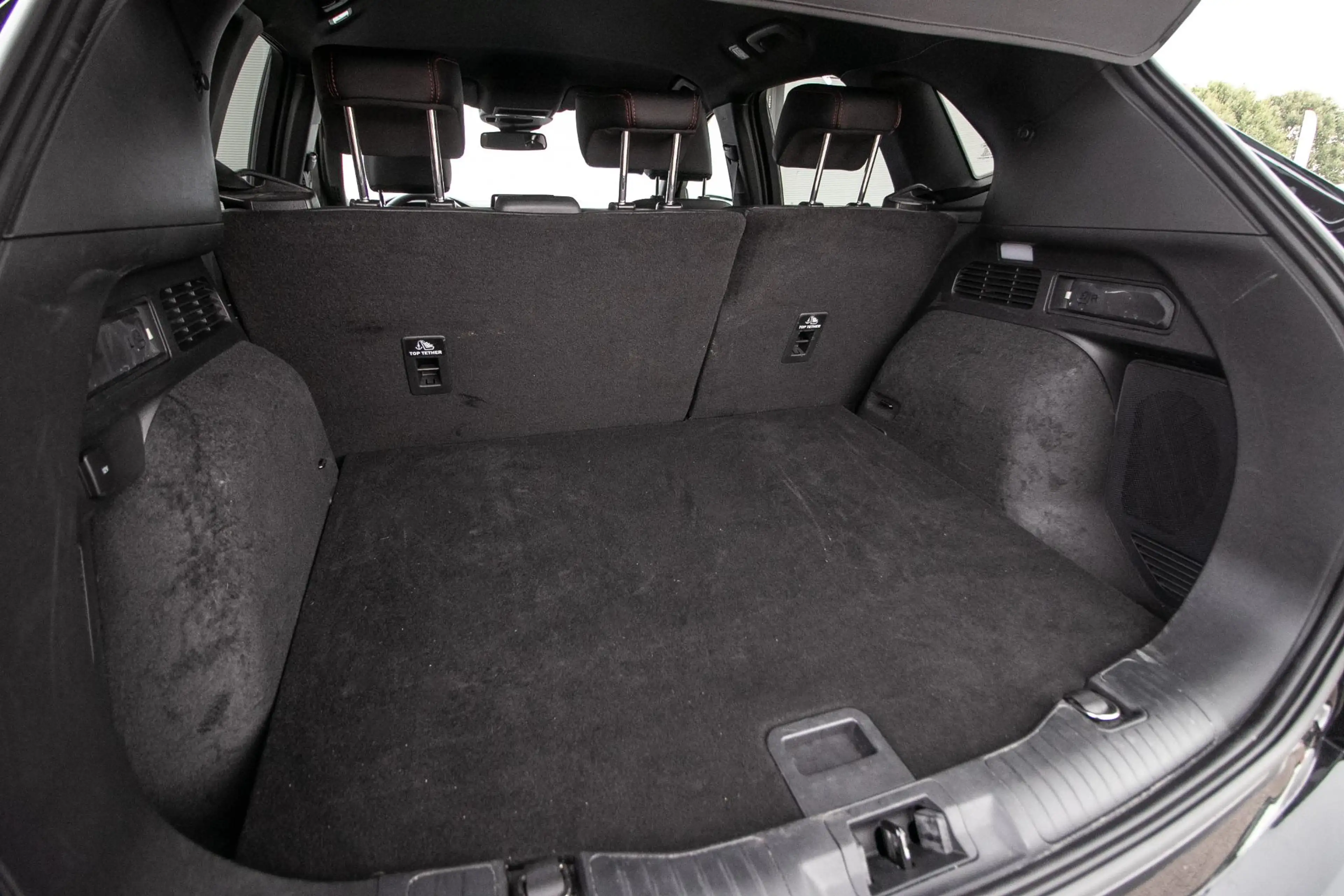 Ford Kuga 2.5 PHEV ST-Line X - Winterpack | B&O | Nav | Cam — photo 9