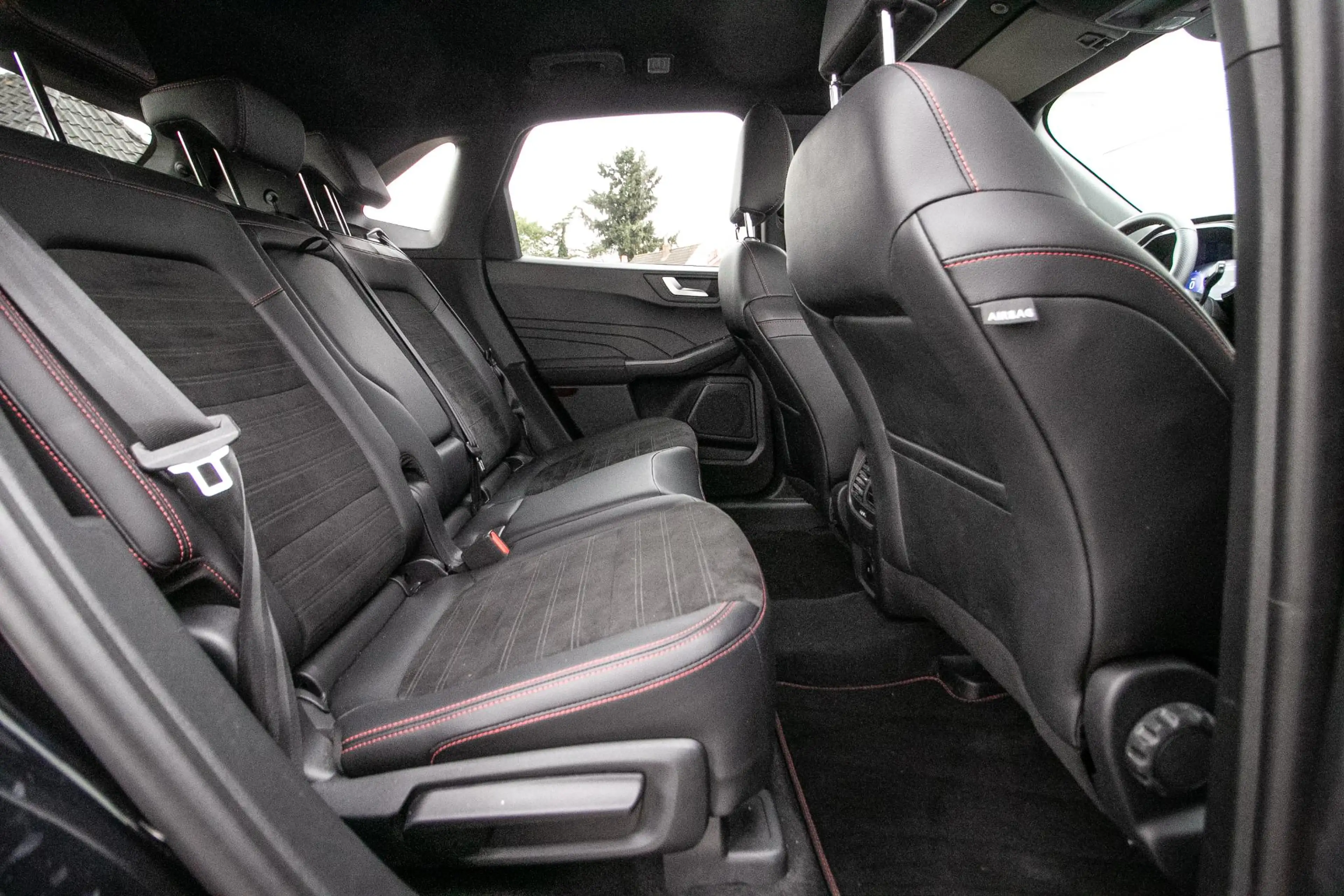 Ford Kuga 2.5 PHEV ST-Line X - Winterpack | B&O | Nav | Cam — photo 7