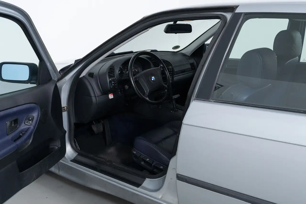 BMW 328 i, foto 9