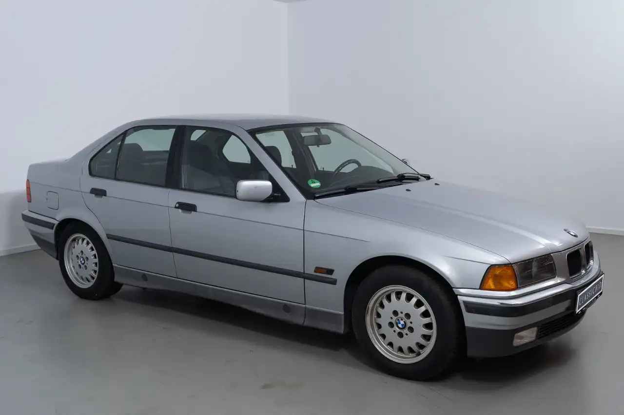 BMW 328 i, foto 2
