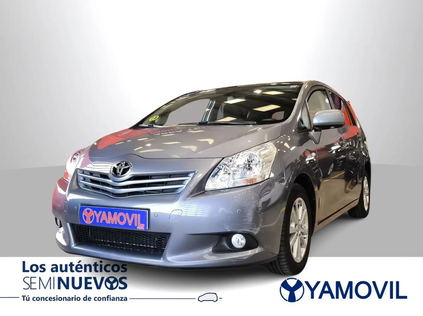Toyota Verso 2.0D4D Advance Gris - 1