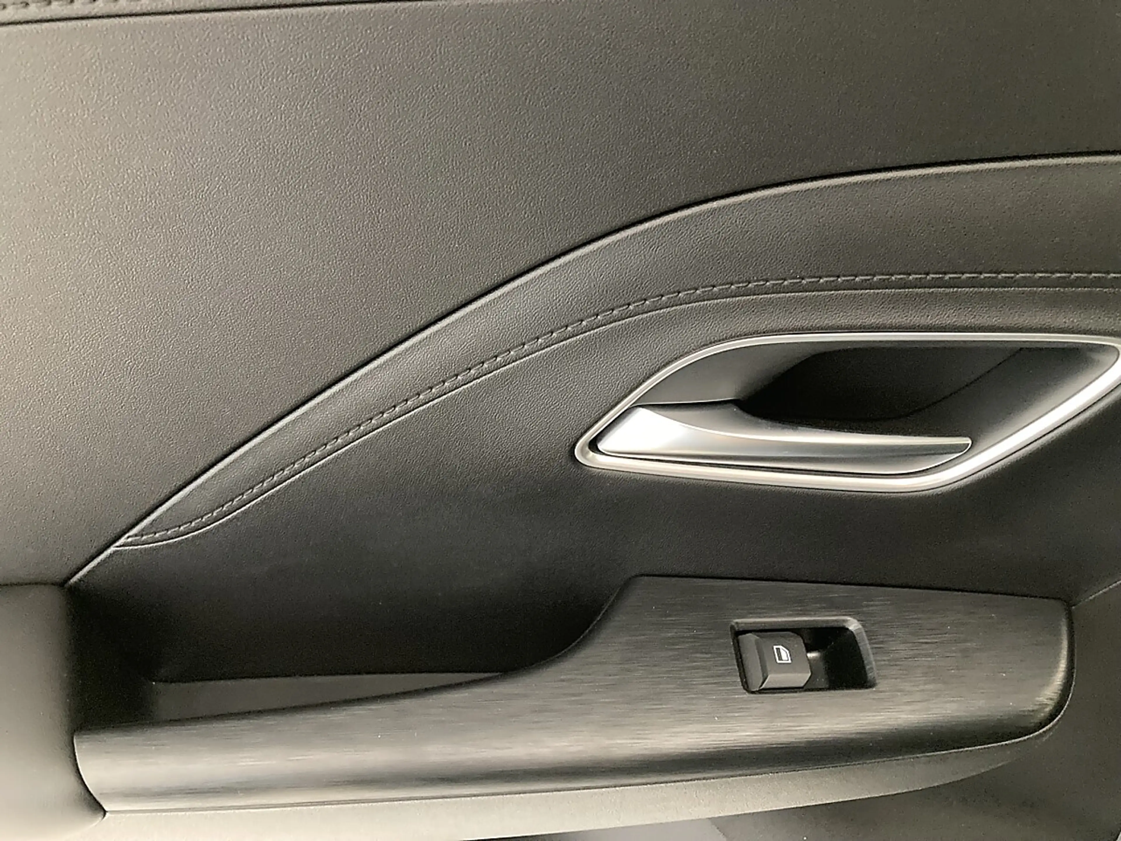 MG ZS HEV Luxury-Ausstattung  Schiebedach — photo 13